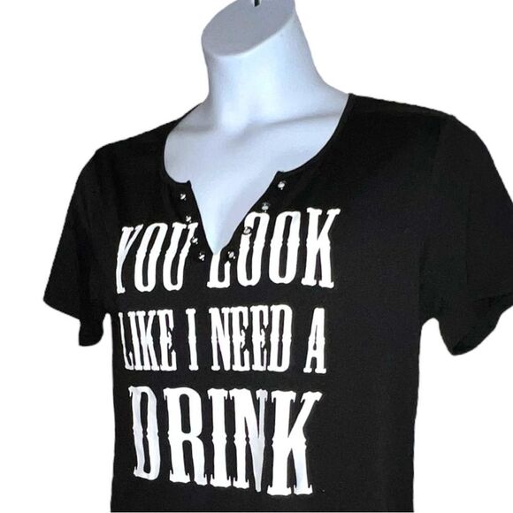 Black fun sayings tee with grommets in front - Picture 6 of 9